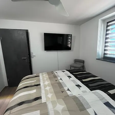 Le Belvederde 2,5 Moderne Equipe Erde