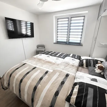 Le Belvederde 2,5 Moderne Equipe Erde